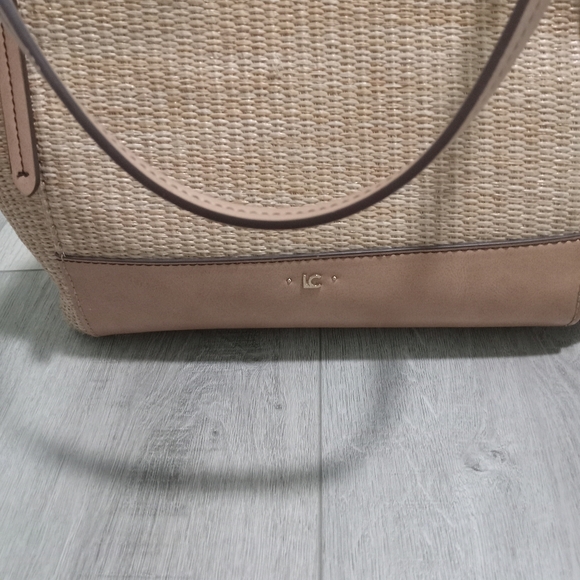 Elegant Tan Woven Tote Bag - Picture 4 of 4